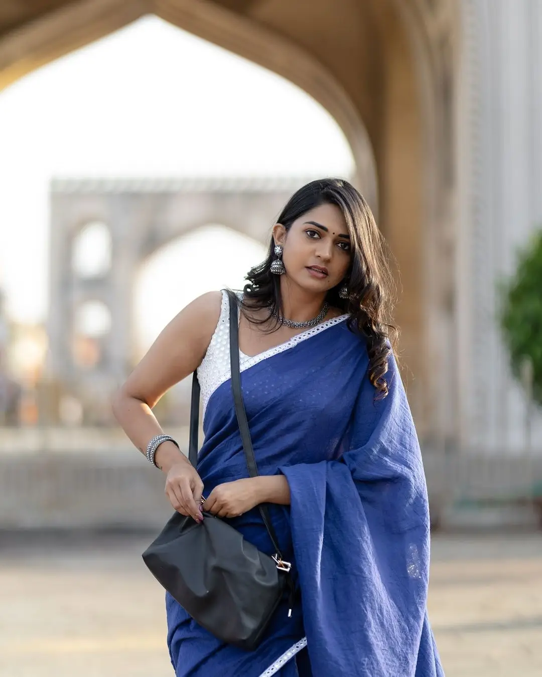 ZEE TV ACTRESS NISARGA GOWDA IN BLUE SAREE SLEEVELESS WHITE BLOUSE 4